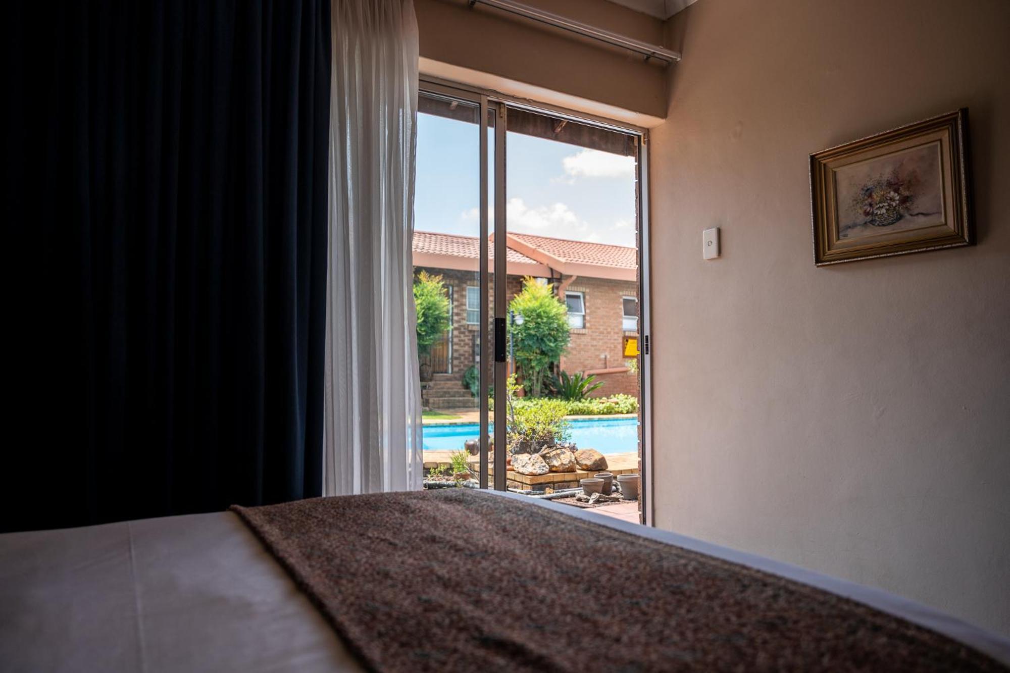 Asante Guest House Vanderbijlpark Exterior foto